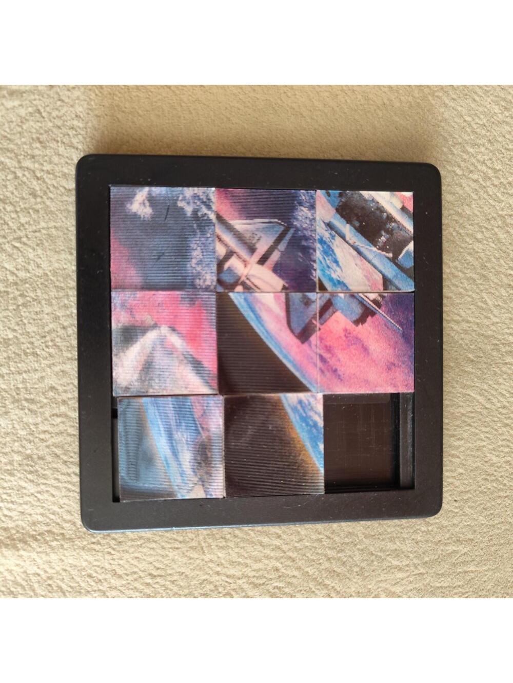 RARE Vtg 1999 DaMert 4”x 4” Slide Puzzle Holographic Pic  Astronaut/ Spaceship